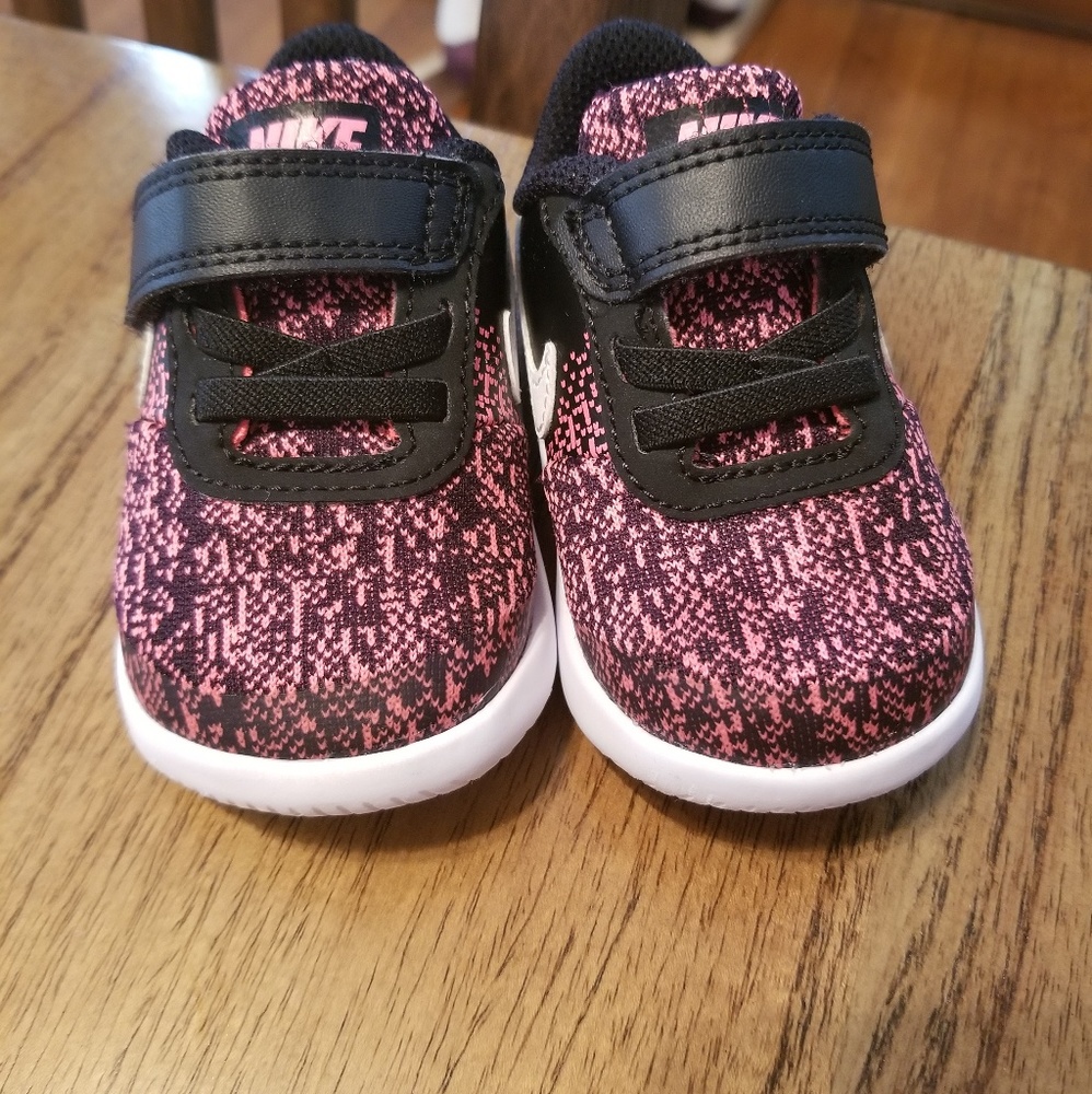 Nike girl shoes